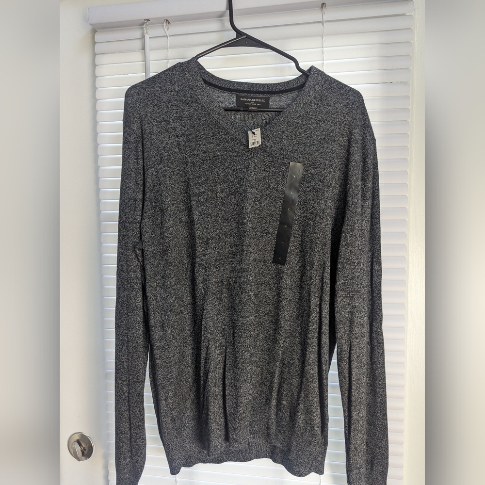 Banana Republic Sweater. Size Large. Dark gray.